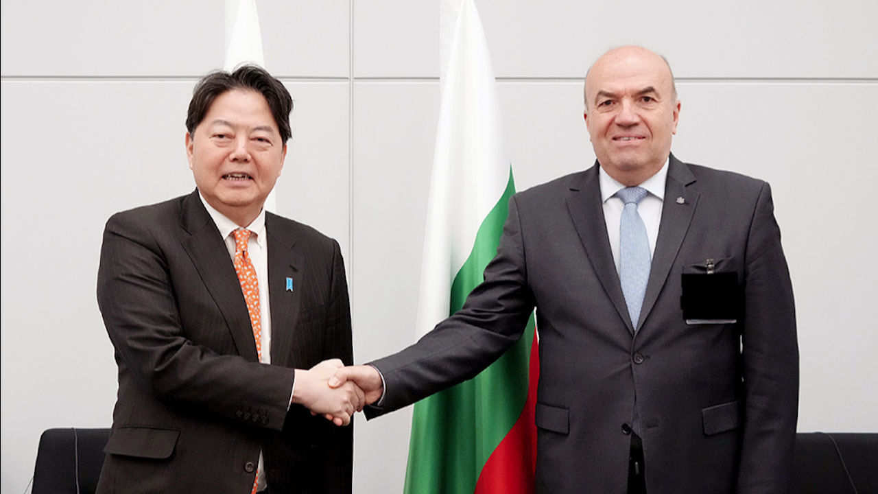 Възможностите за стратегическо партньорство между България и Япония обсъдиха министър Милков и Йошимаса Хаяши