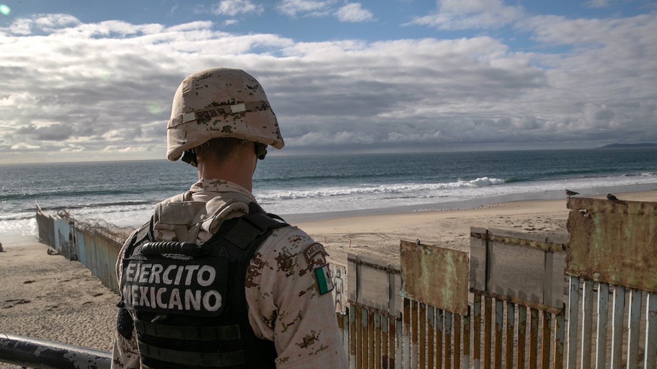 Мексиканското правителство разположи над 4700 военнослужещи в по-известните си морски