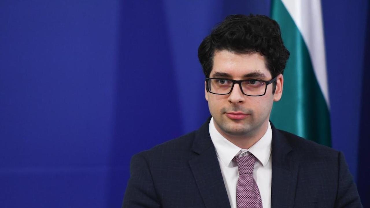 Пеканов предупреди: Няма да поискаме пари по ПВУ, докато НС не си свърши работата