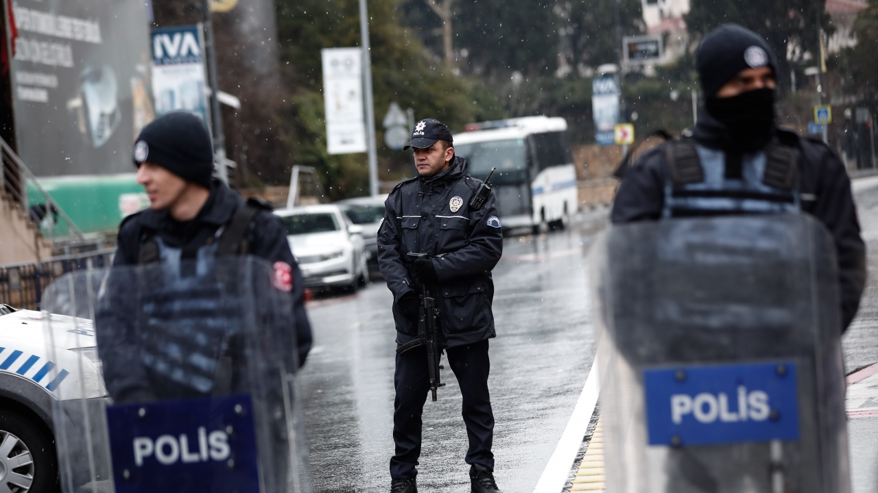 Четирима предполагаеми терористи са били заловени от турската жандармерия при опит да избягат в България