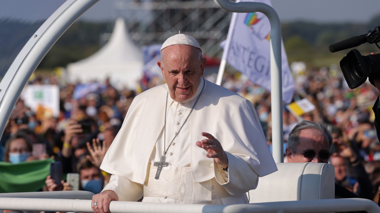 Папа Франциск оглави литургията за католическия Великден пред десетки хиляди поклонници