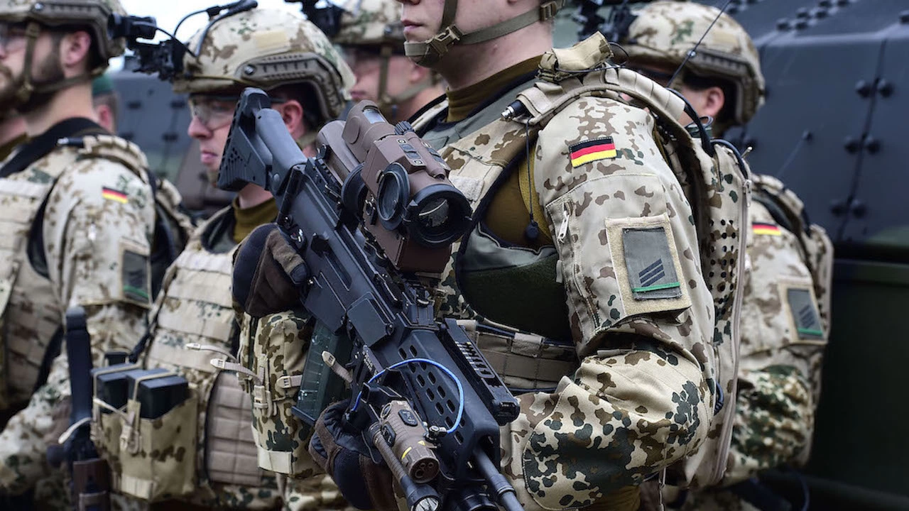 Германската оръжейна компания Райнметал съобщи днес че ще отвори ремонтно логистичен
