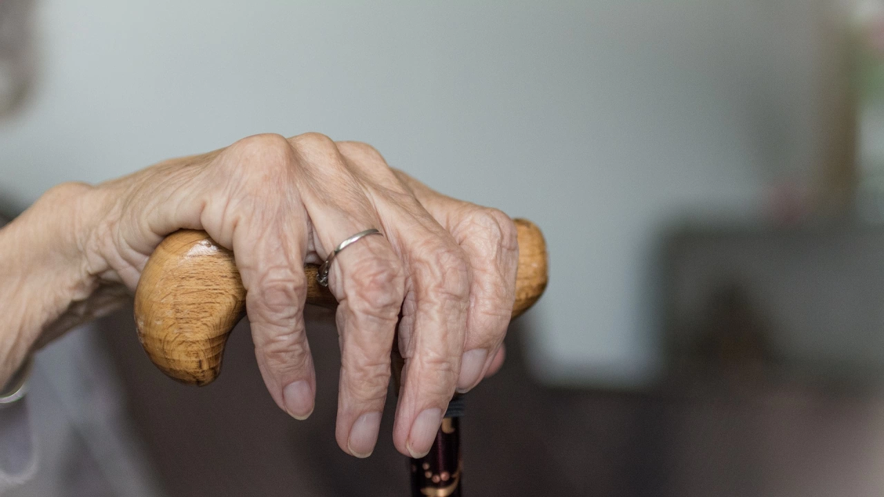 Жена на 87 години която не си пускала топлото заради