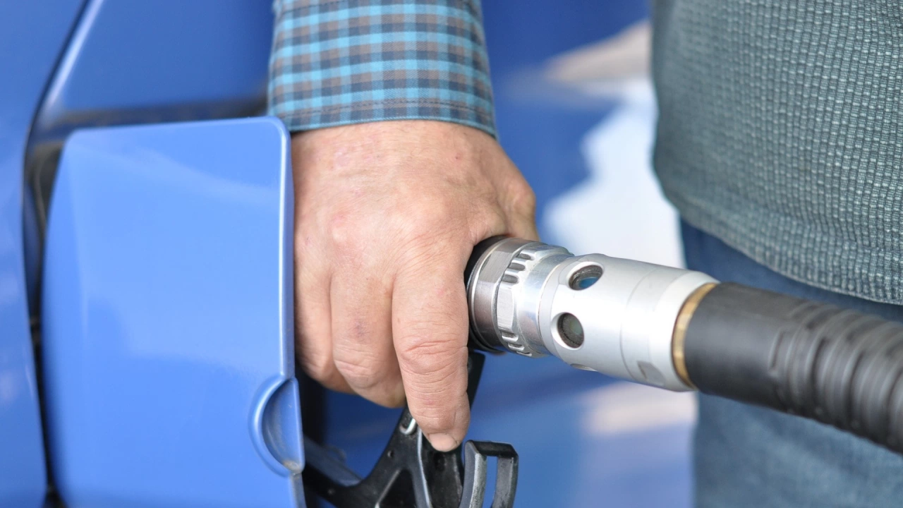 Държавният резерв изненадва с нови мегапоръчки за закупуване на горива