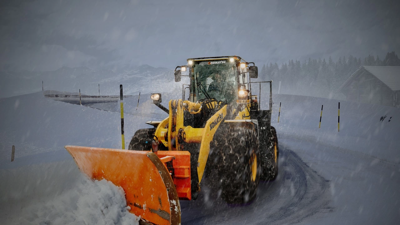 Осем национални пътя в Румъния остават затворени заради обилен сняг