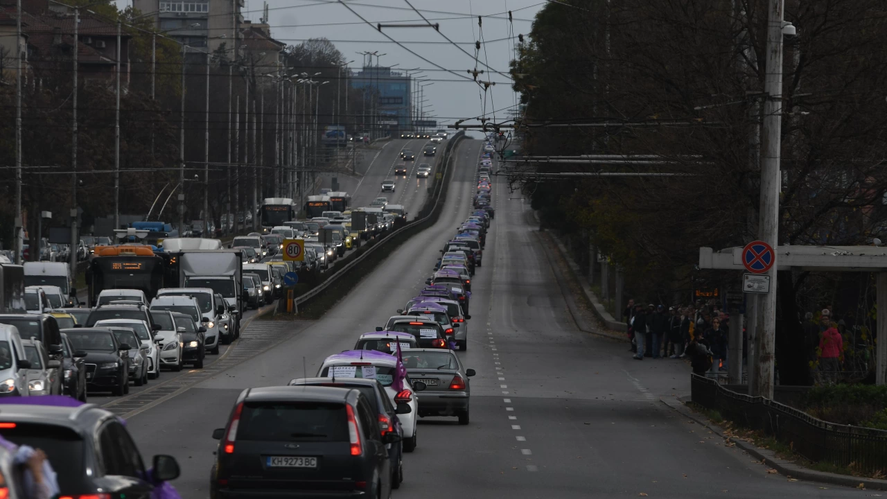 Транспортен хаос и километрично задръстване при изхода на София към