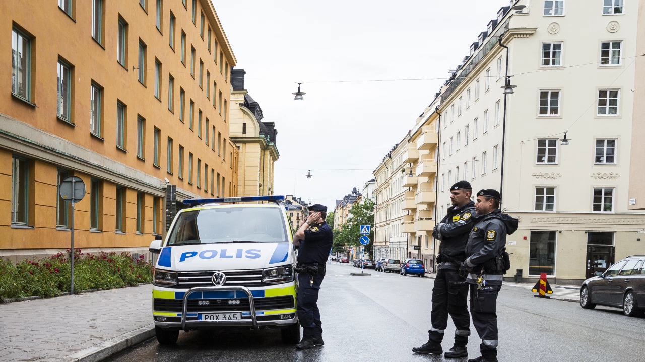 Шведската полиция е арестувала трима мъже и 15 годишно момче