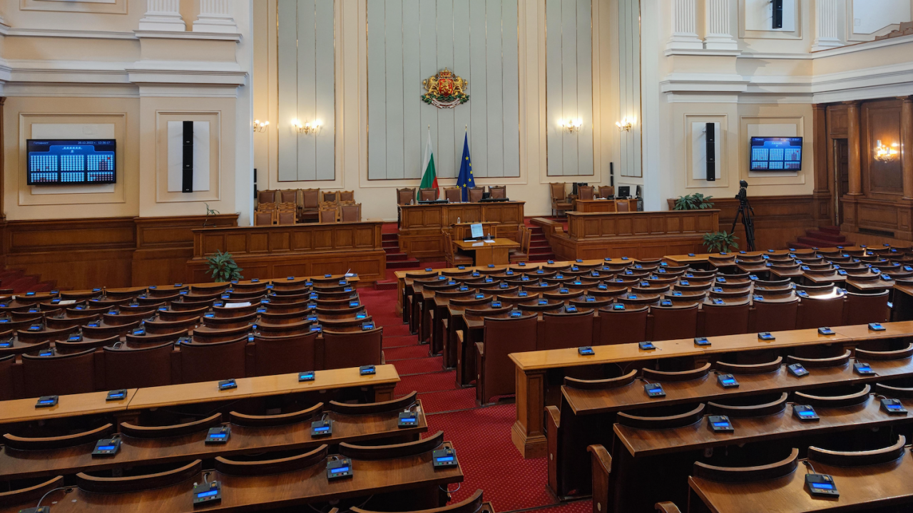 58 жени и 182 мъже на средна възраст 46 години ще се закълнат като депутати в 49-ия парламент