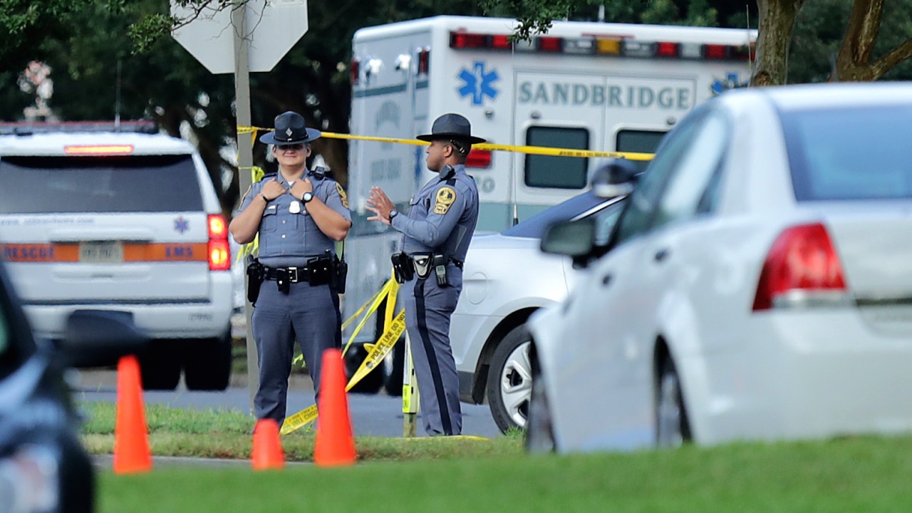 Банков служител е убил петимата души в град Луисвил, щата Кентъки
