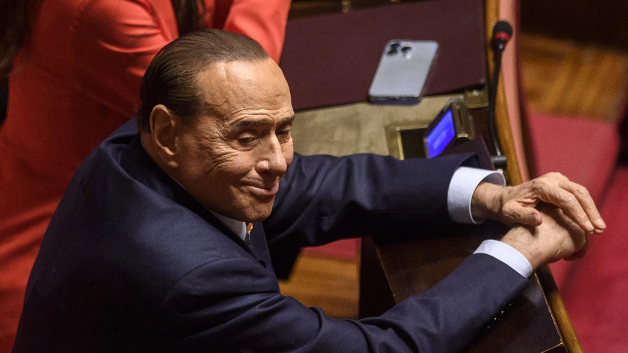 Здравословното състояние на бившия италиански премиер непрекъснато се подобрява информира
