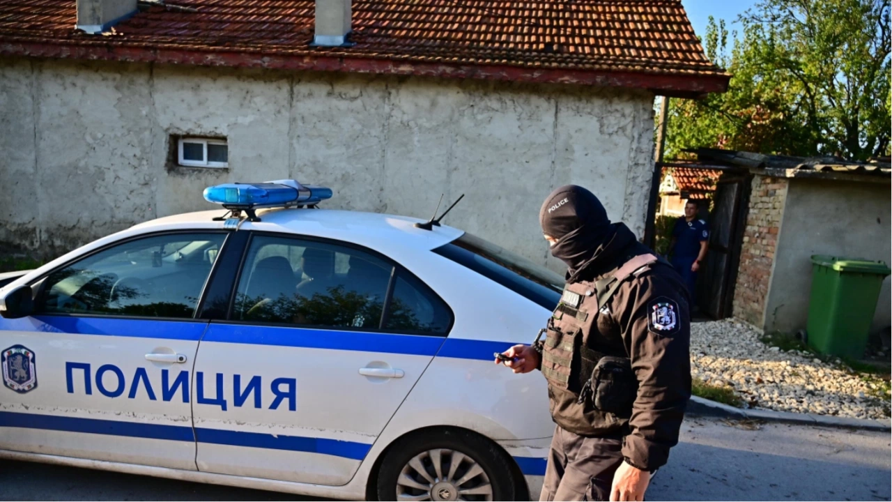 Полицаи от Нови пазар иззеха от частен имот в село