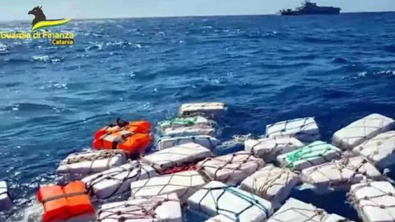 Намериха два тона кокаин за 400 млн. евро в морето до Сицилия