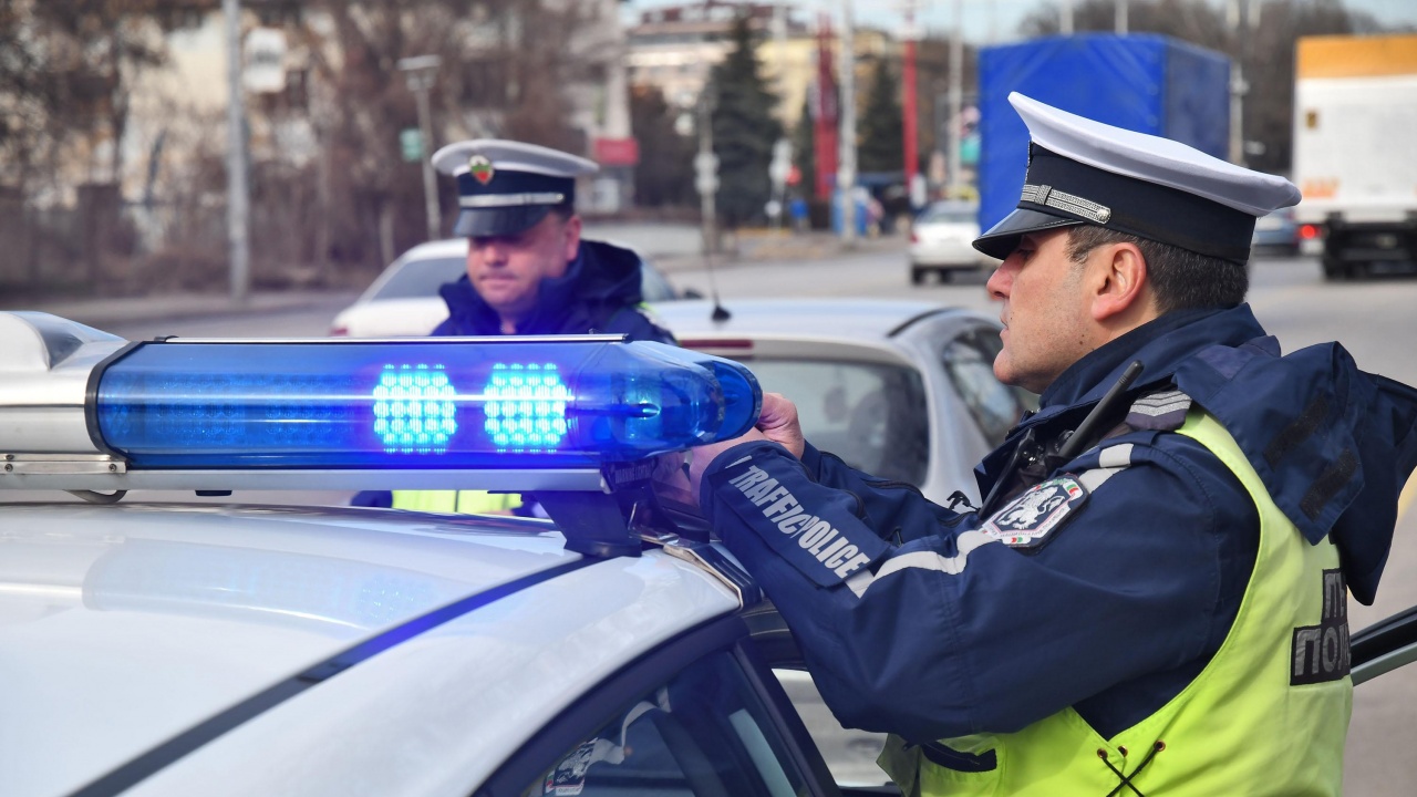 Пиян шофьор спретна гонка с полицаи и катастрофира