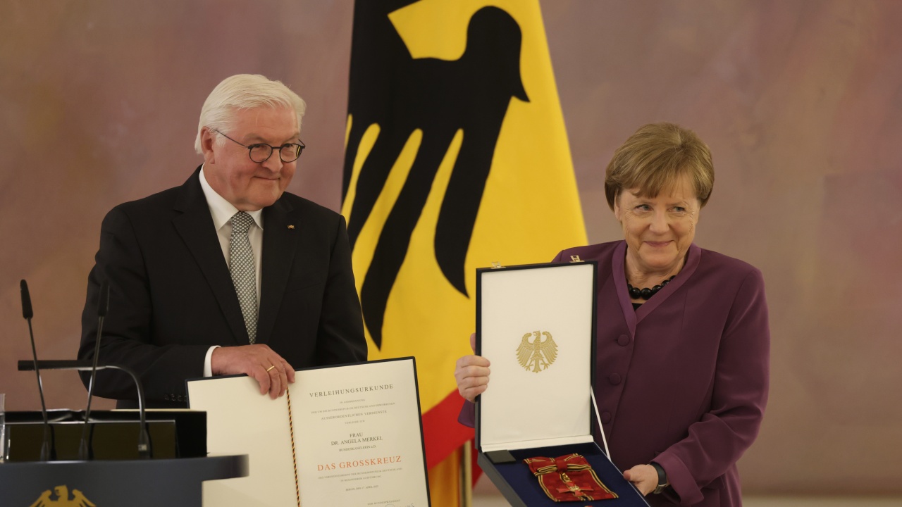 Удостоиха Меркел с най-високото германско отличие