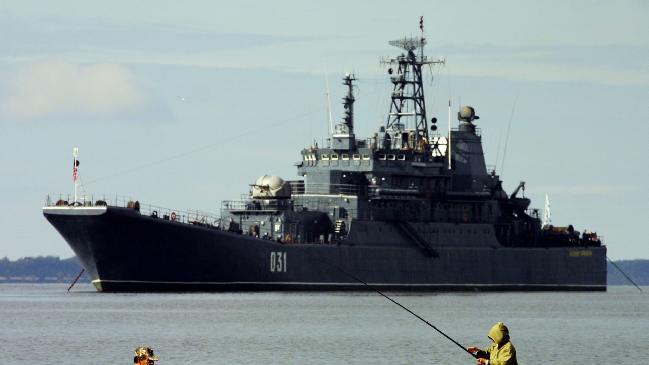 Медии твърдят, че руски кораби шпионира критична инфраструктура в Северно море