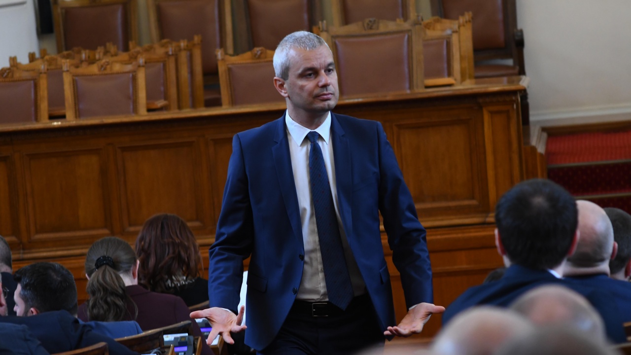 Костадинов обясни защо от "Възраждане" искат оставката на кмета на Варна