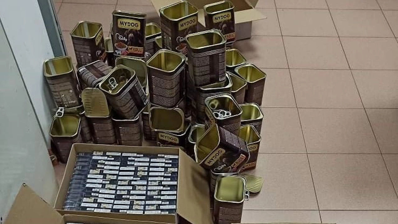 Митнически служители на МП Калотина откриха 210 кутии 4200 къса
