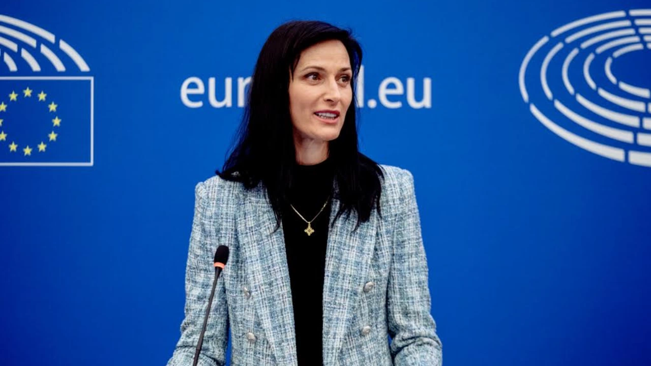 Българският еврокомисар Мария Габриел представи на пресконференция в Страсбург пакет от препоръки към държавите