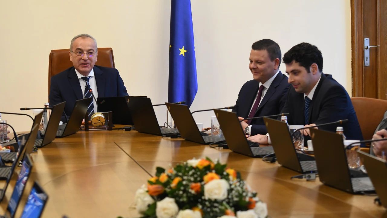 Служебното правителство ще разреши на територията на България да пребивават