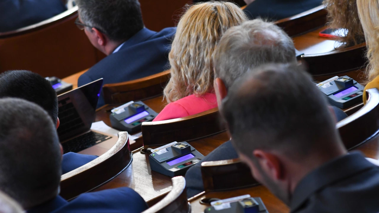Депутатите гласуваха оставката на депутатът от – Демократична България