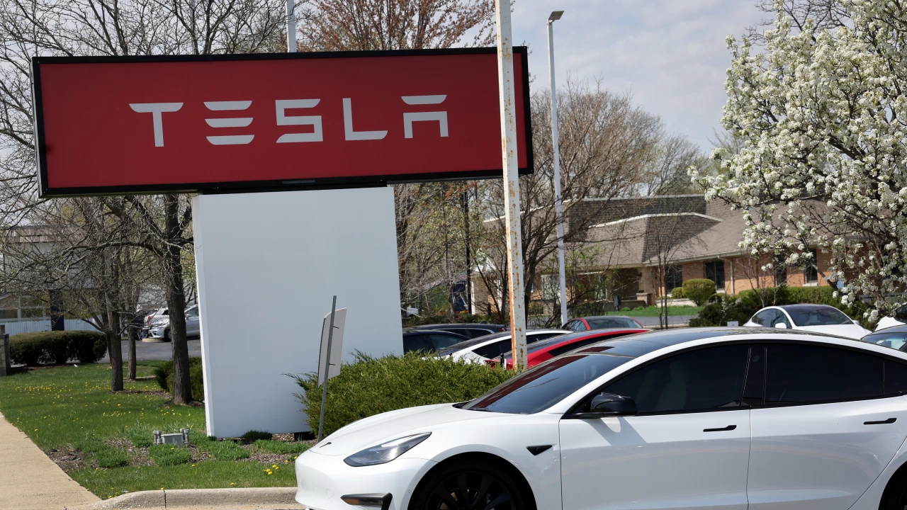 Производителят на електрически автомобили Тесла Tesla обяви днес че печалбата