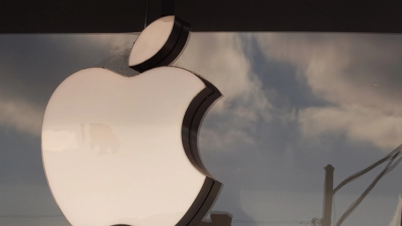 Епъл Apple върви уверено към постигането на целта си да