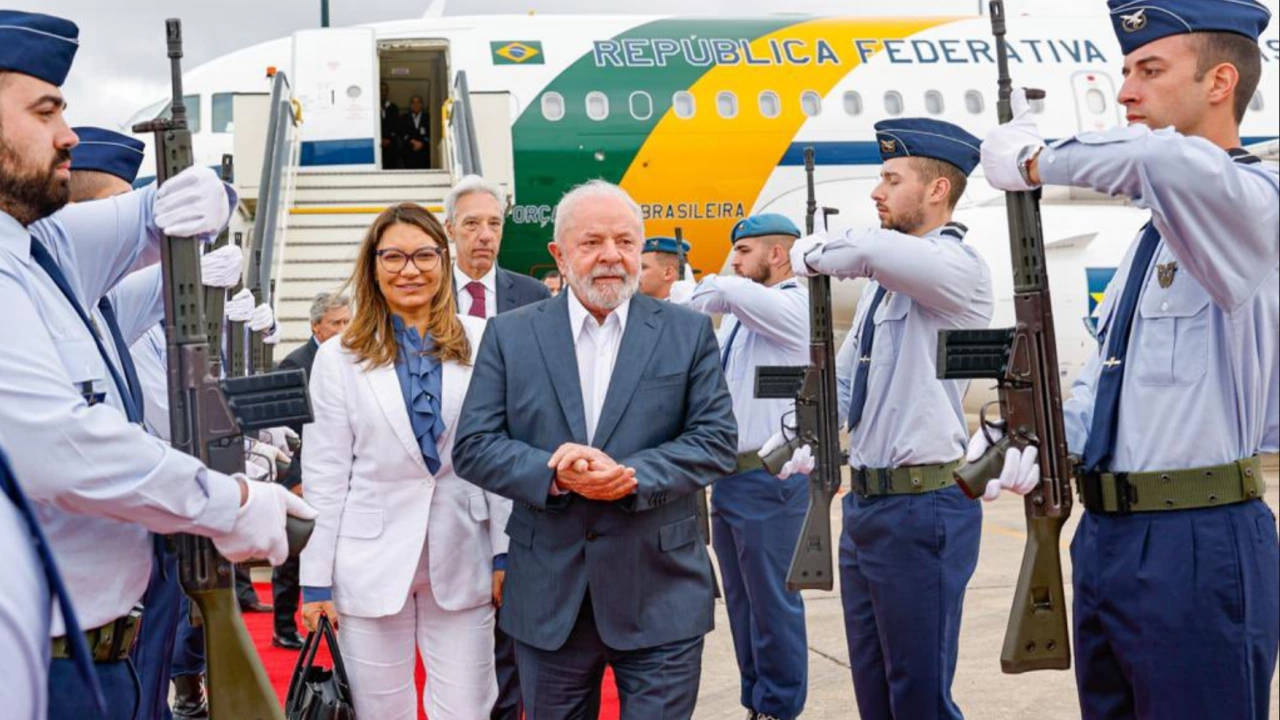Бразилският президент Лула да Силва пристигна днес в Португалия на