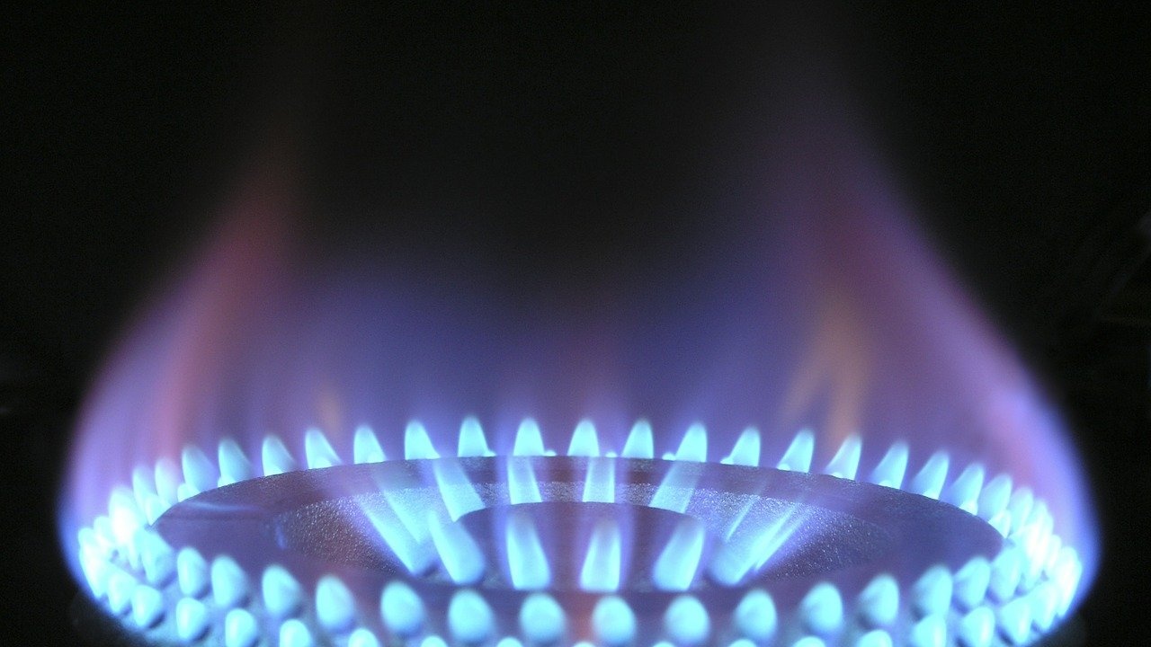 Цената на газа през май ще бъде с около 18% по-ниска от тази през април