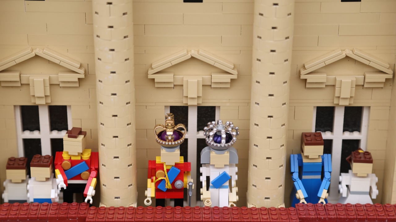 Пресъздадоха коронацията на Чарлз III с блокчета "Лего"
