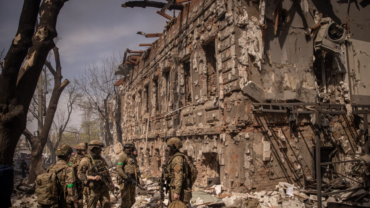Украинците защитаващи град Бахмут в Източна Украйна ожесточено се опитват