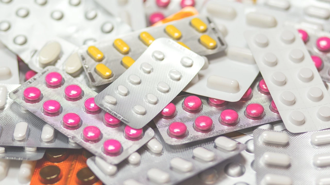 Европейската комисия желае да се намалят цените на лекарствата и