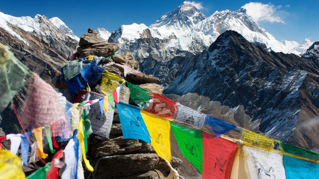 Еверест очаква засилен трафик от алпинисти тази година Властите в Непал