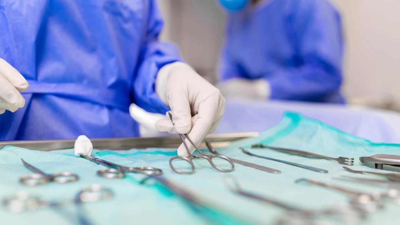 Хирурзи от Полша са извадили близо 100 килограмова киста от