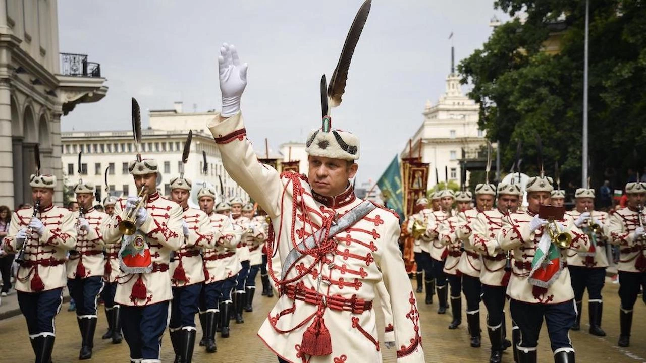 С музикален парад на военните духови оркестри ще започнат празничните