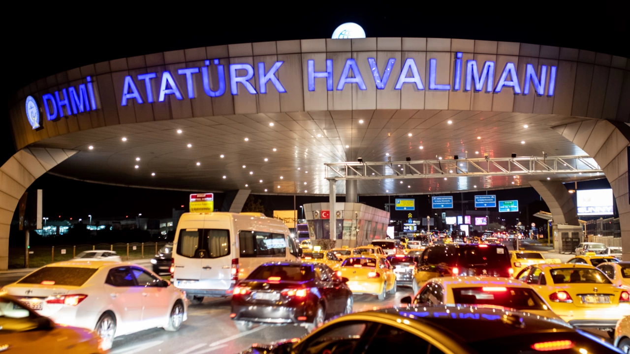 Турските власти неочаквано затвориха вътрешното въздушно пространство за авиокомпанията FlyOne Armenia съобщи