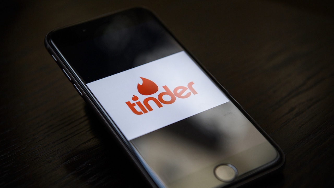 Популярното приложение за срещи Tinder съобщи, че след 30 юни