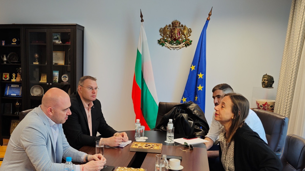 Министър Димитров проведе среща с директора на СОТ за Европа