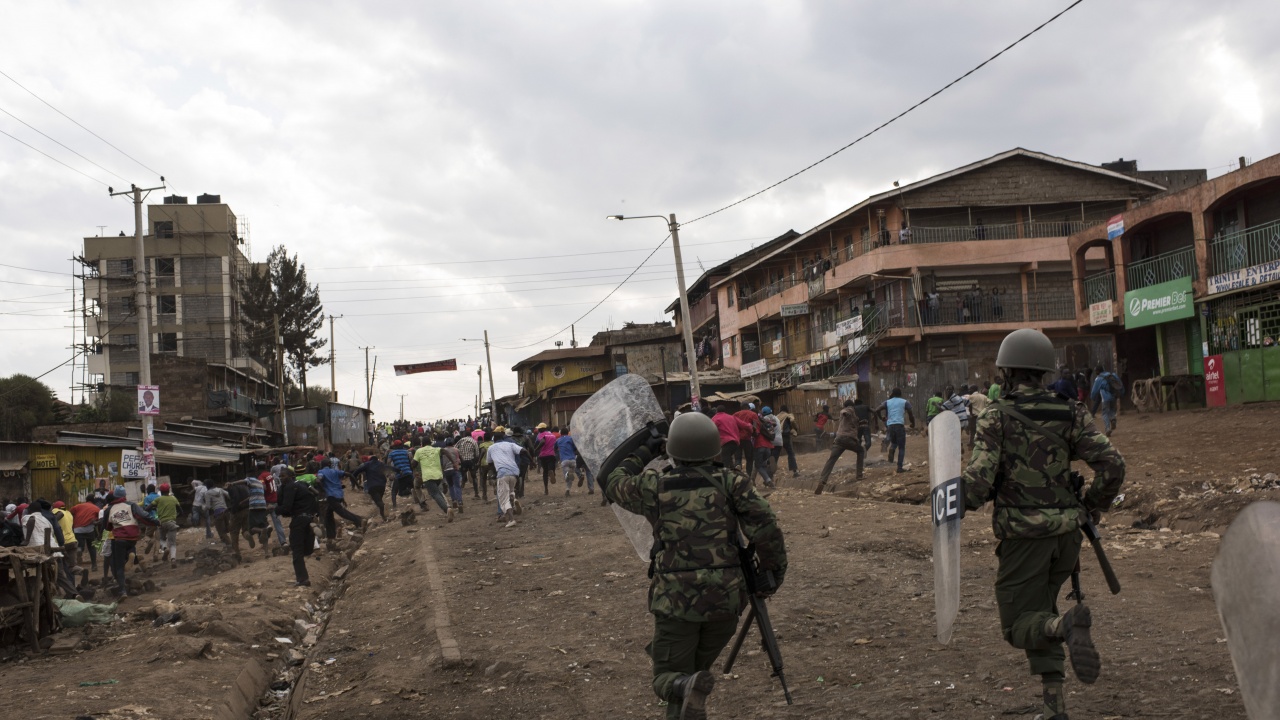 Полицията в Кения влезе в сблъсъци с протестиращи в Найроби