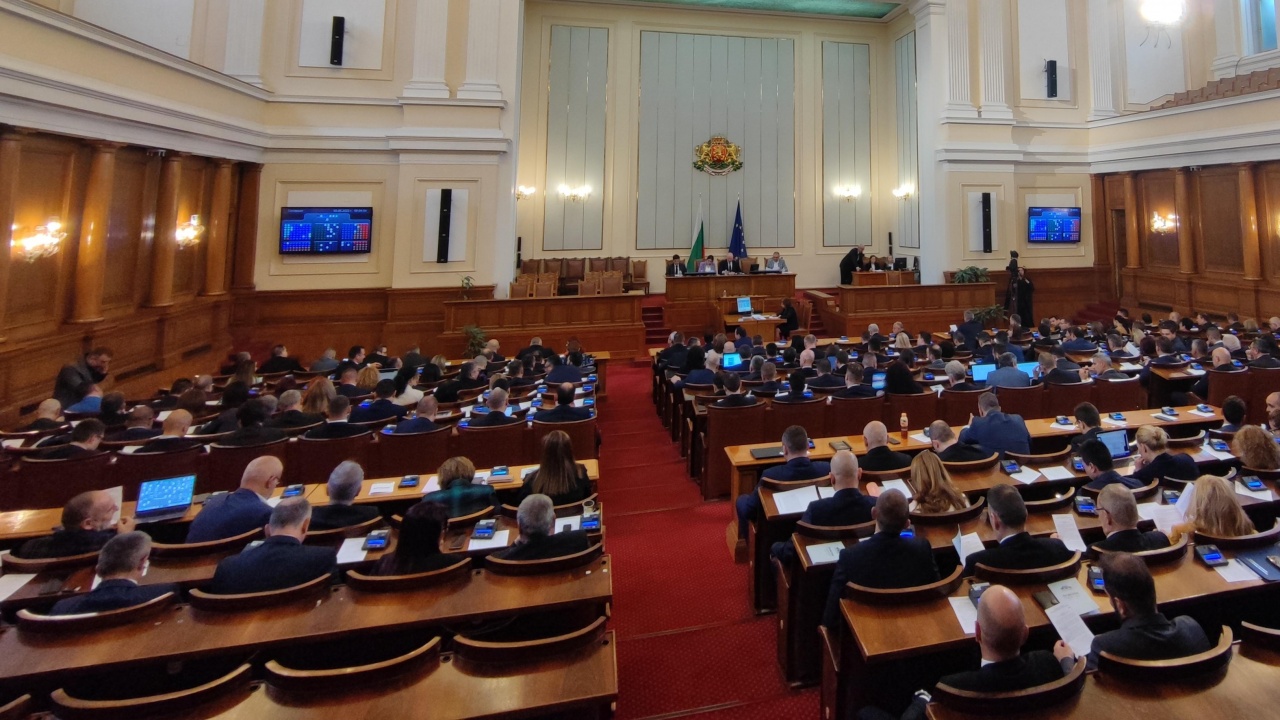 Формирането на комисии влиза в дневния ред на парламента