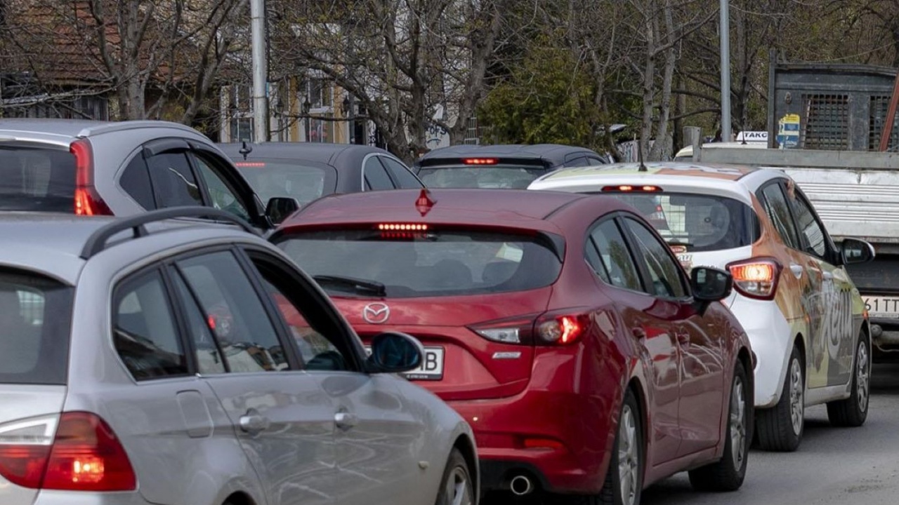 Засилен трафик в Гърция на влизащи коли от България