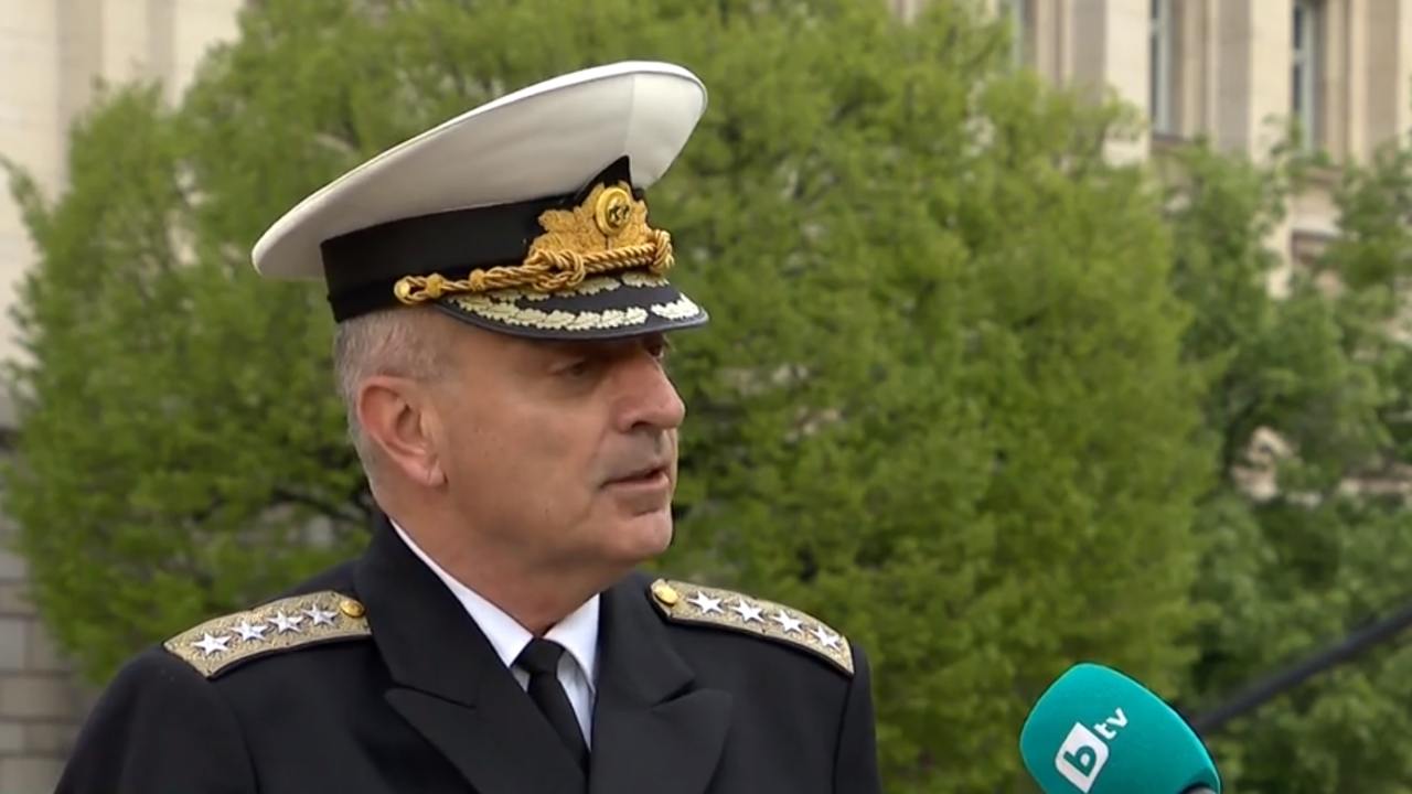 Началникът на отбраната увери: Армията е на поста си и изпълнява своите задължения