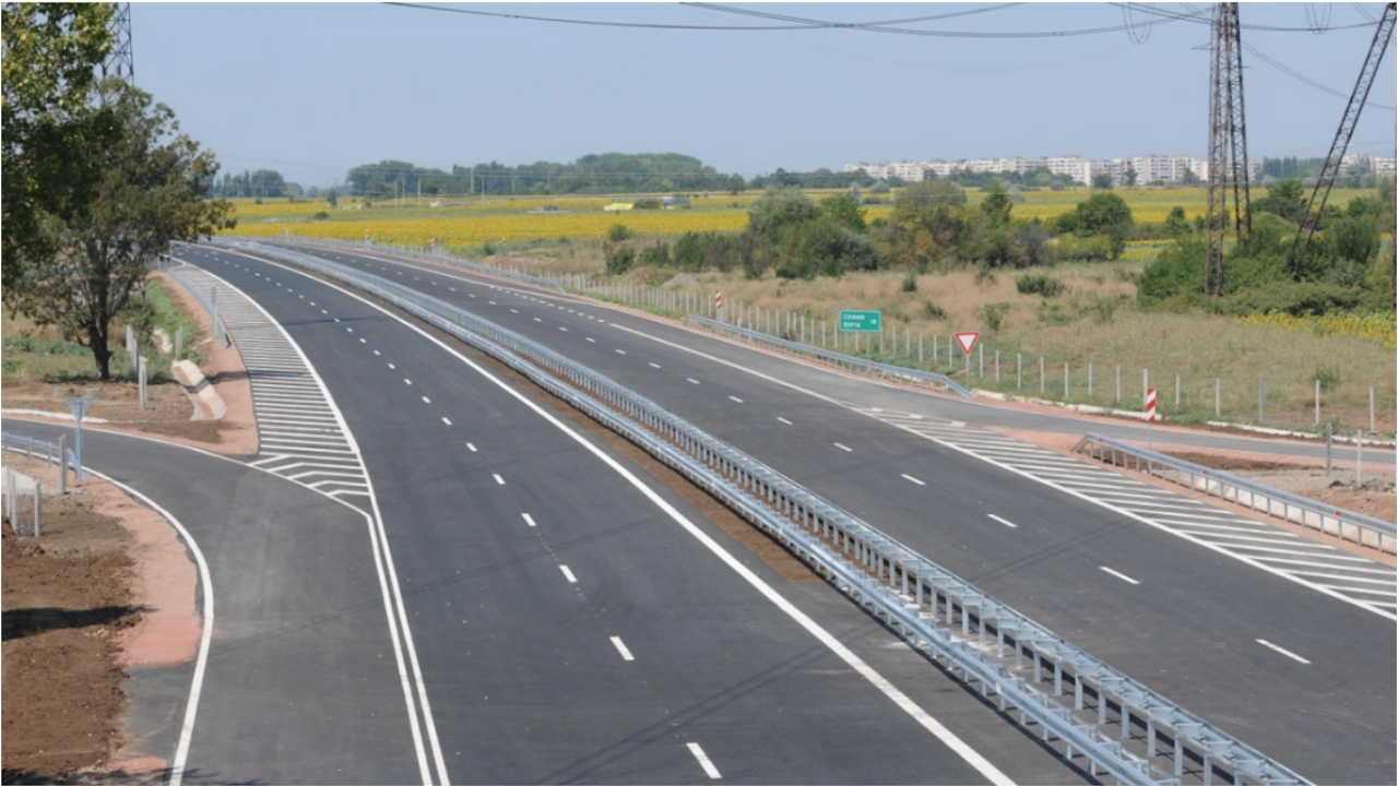 Възстановено е движението при 9-ия км на автомагистрала Струма“ в