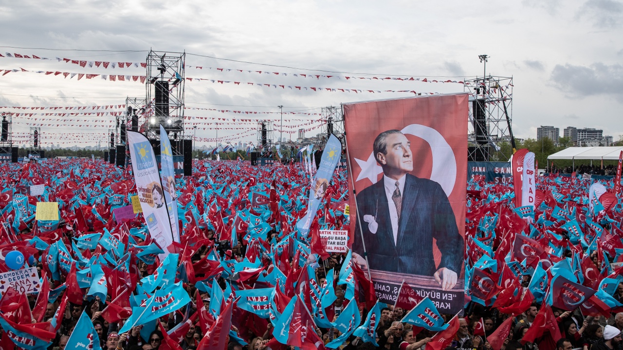 10 души са ранени на предизборен митинг в Източна Турция