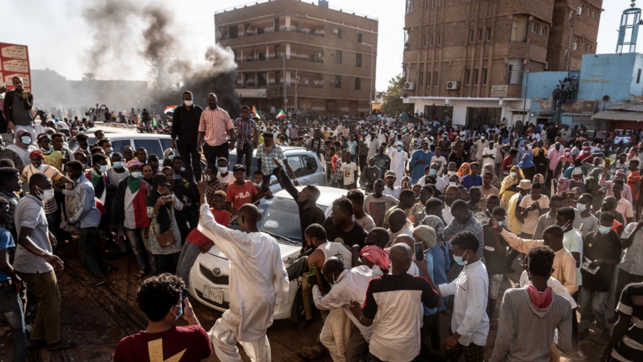 Ситуацията в Судан остава тежка сраженията между армията и