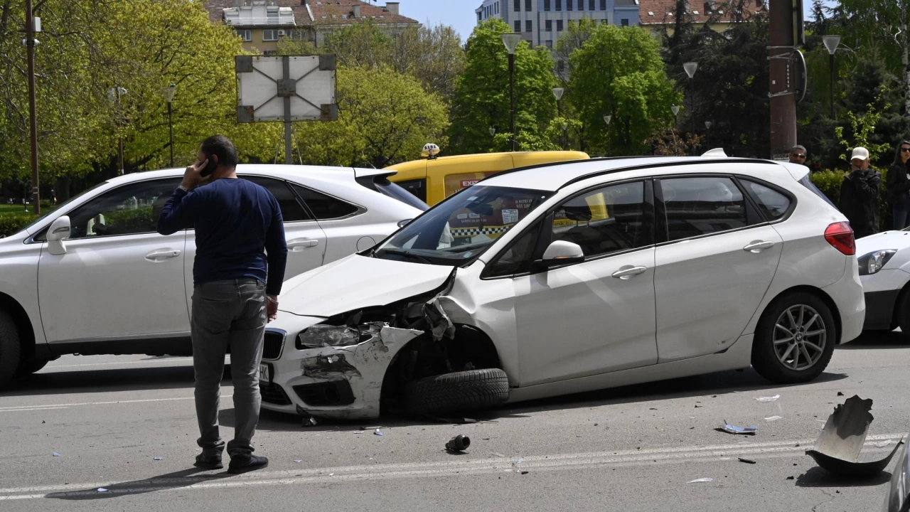 Две коли се блъснаха на булевард Витошка съобщава  Булфото  
Инцидентът е станал около 12