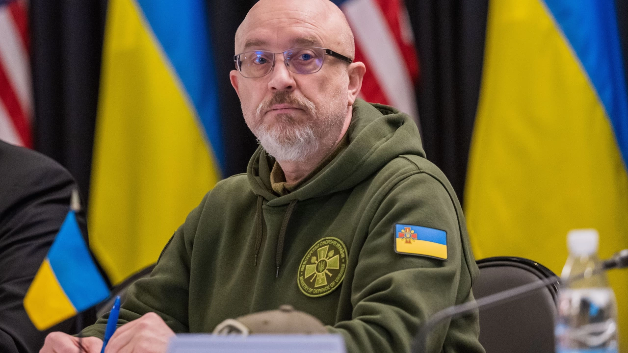 Украинският военен министър Олексий Резников на снимката изрази мнение че