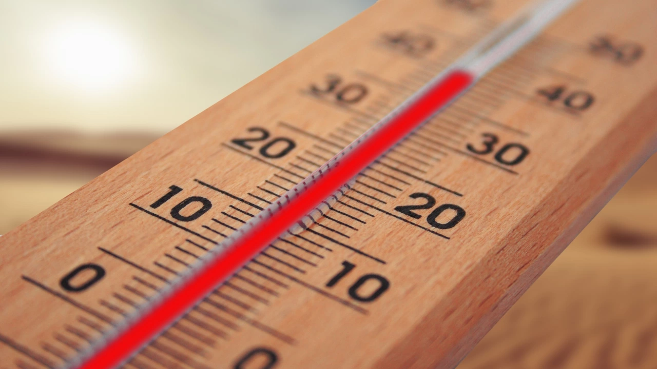 Екстремни горещини връхлетяха Испания като термометрите надхвърлиха 30 градуса в средиземноморските райони Температурите