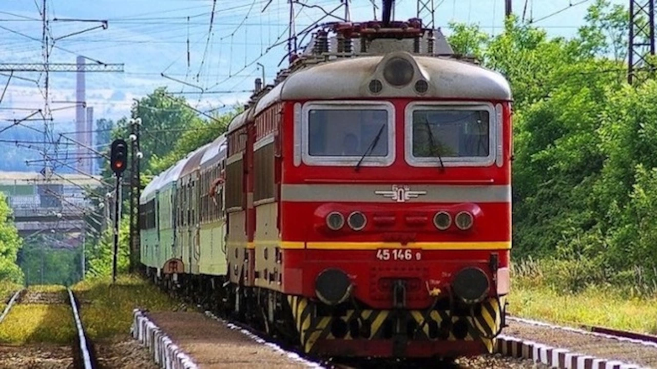 Вече четвърти час са спрени влакове между Пловдив и Асеновград