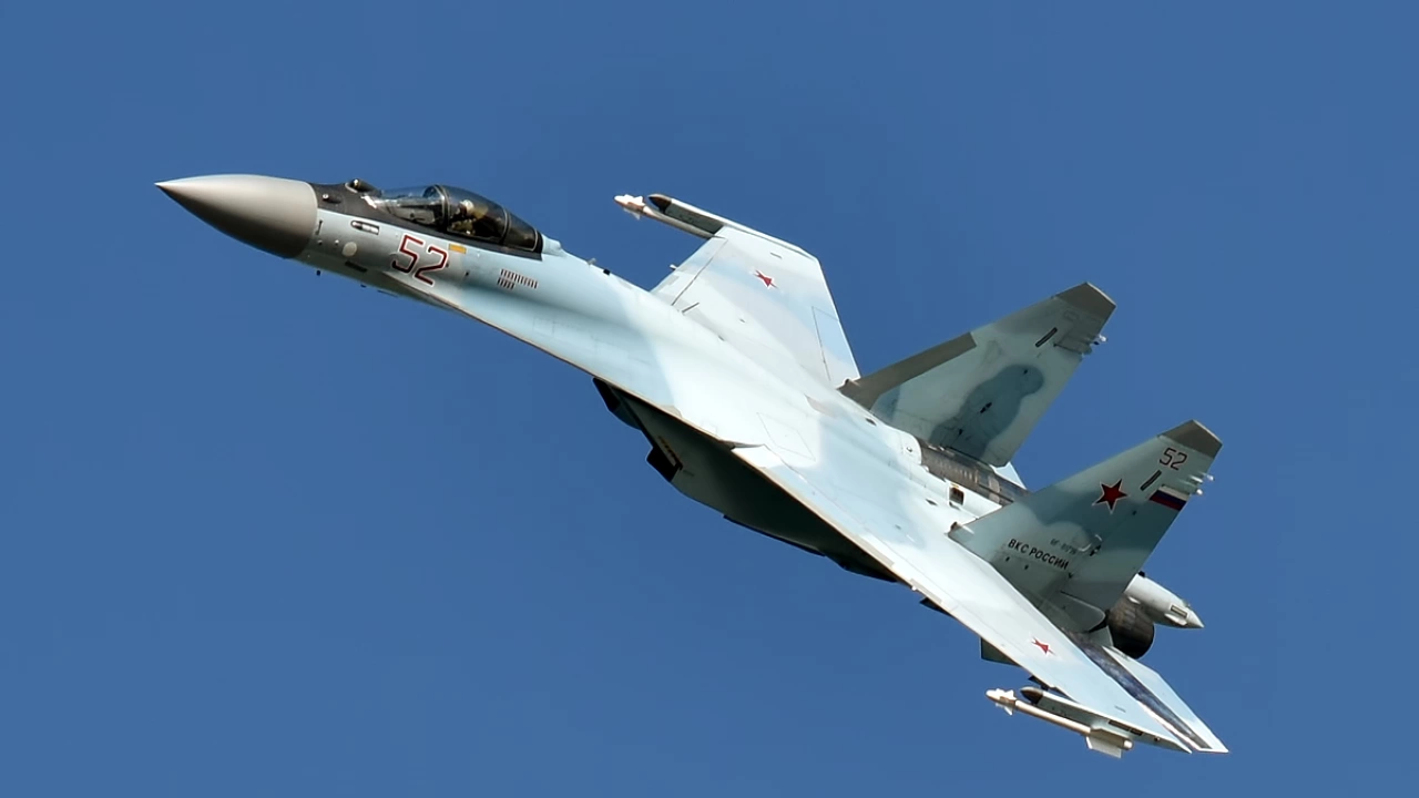 Руски изтребител Су 35 e прeхванал над Черно море полски самолет