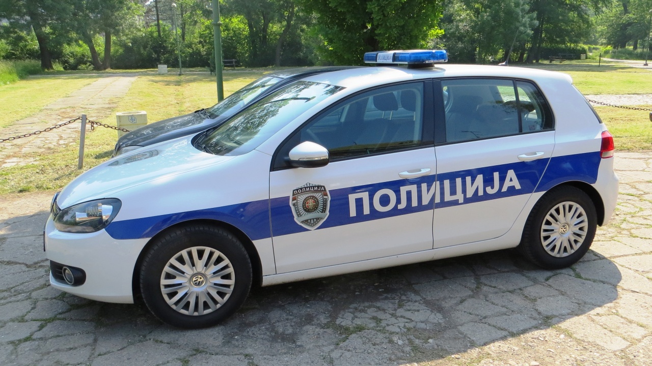 От днес пред всяко училище в Сърбия ще има полицейски патрул